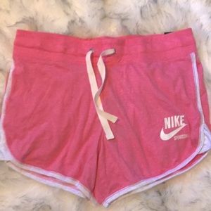 Nike! pink shorts slim fit medium ❤️☀️